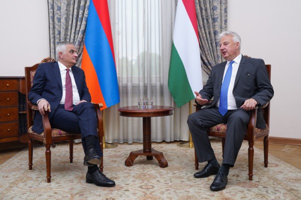 Փոխվարչապետ Մհեր Գրիգորյանն ընդունել է Հունգարիայի փոխվարչապետին