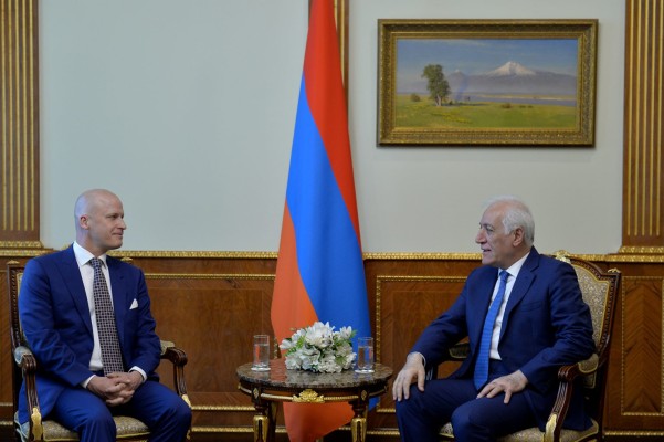 Նախագահ Վահագն Խաչատուրյանն ընդունել է հայ-կանադական «ԱԳԱՊԵ» ընկերության հիմնադիր ղեկավարին