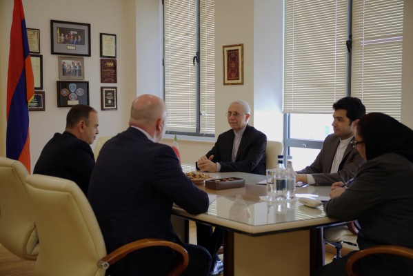 Սինանյանը և Զոհուրին քննարկել են հայ-իրանական հարաբերությունների զարգացման հարցը
