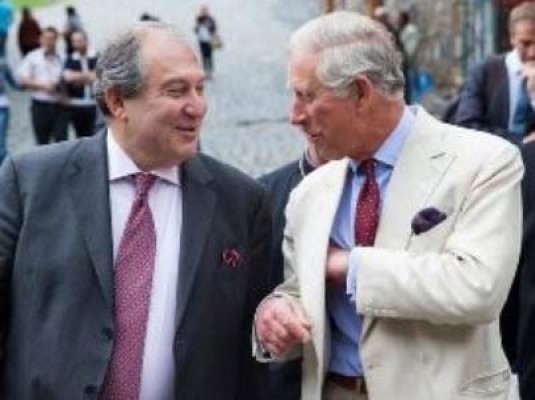 Նունեն և ես մեր ջերմագին բարեմաղթանքներն ենք հղում Ձեզ, Թագավոր Չարլզ. Արմեն Սարգսյան