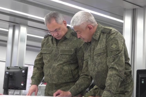Շոյգուն հայտնվել է տեսախցիկների առջև