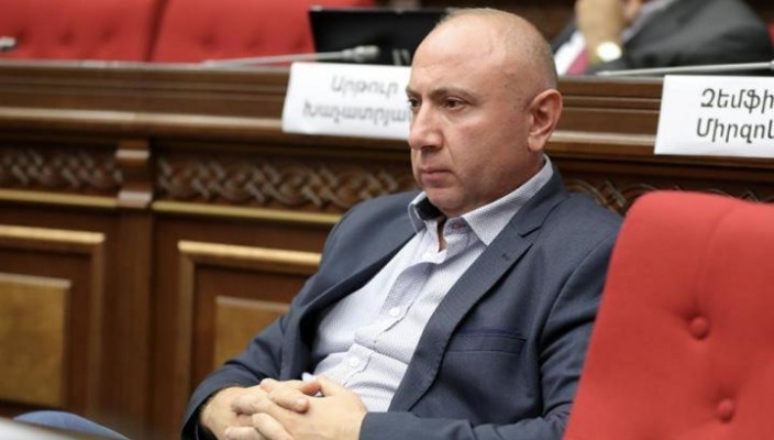 Թշնամին գրոհում է բոլոր ուղղություններով․ Անդրանիկ Թևանյան