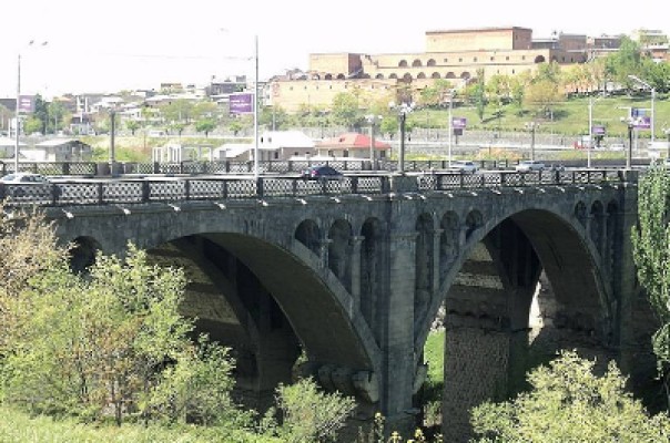 Քաղաքացին ցանկացել է նետվել Հաղթանակ կամրջից