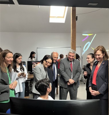 ԱՄՆ դեսպանը շրջել է Գյումրու տեխնոլոգիական կենտրոնում