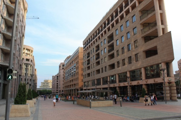Գովազդի ոլորտը՝ կլանի ձեռքում. Ժողովուրդ