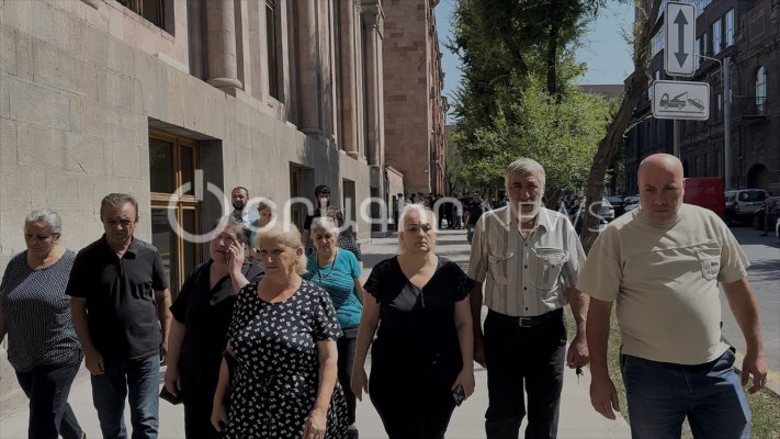Նիկո՛լ, մենք գալու ենք քո հետևից, դու պատասխան ես տալու․անհետ կորածի մայր