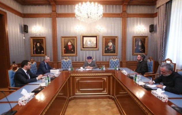 Ամենայն Հայոց Կաթողիկոսն ընդունել է Մաշտոցյան Մատենադարանի տնօրենին և փոխտնօրենին