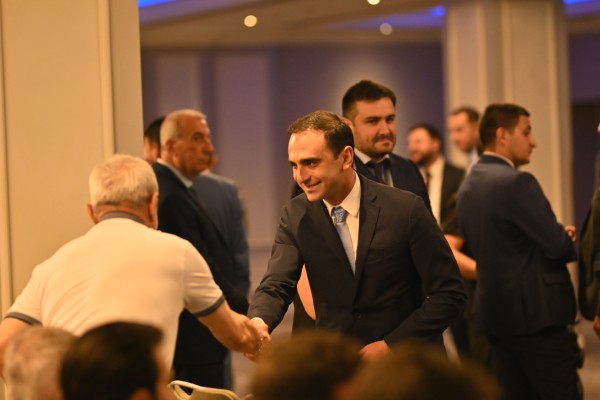 Ավինյանը շինարարության ոլորտի նշանավոր ներկայացուցիչներին հուշամեդալներ է շնորհել