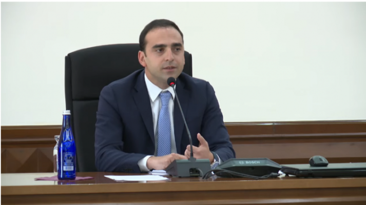 Տանիքում առանձնատուն են կառուցում. մանսարդների խայտաբղետ կառուցումն այլևս պետք է դադարեցնել