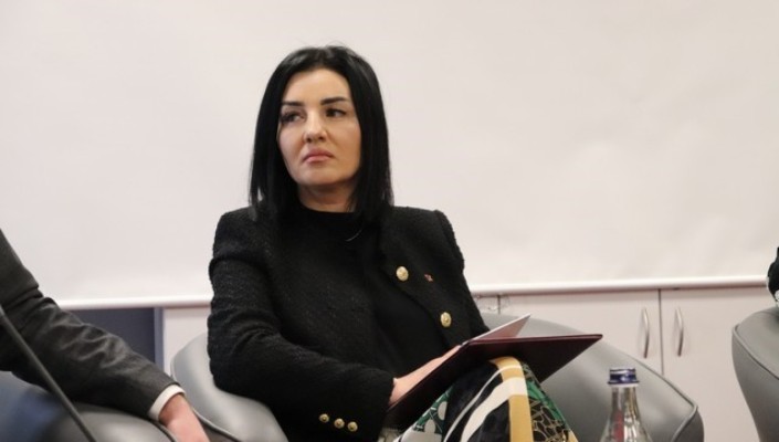 Արայիկ Հարությունյանն է որոշում՝ ովքեր և ինչու են անցնում Հակարիի կամուջը