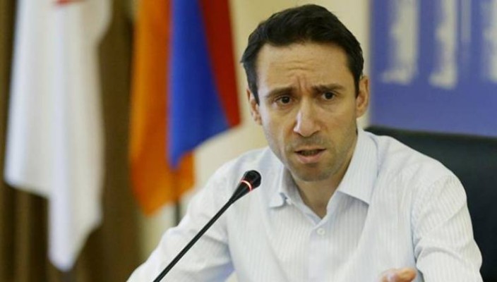 Քաղաքապետի պաշտոնին հավակնող մարդու ընտանիքի անդամները ՀՀ քաղաքացիութուն չունեն․ Հրապարակ