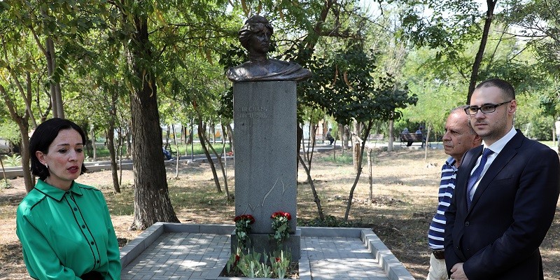 Ասացիք, վերադարձրինք. Շուշանիկ Կուրղինյանի կիսանդրին տեղում է