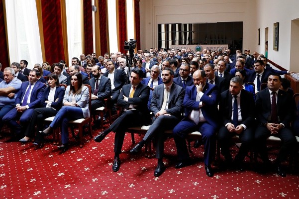 Իշխանությունները շարունակում են ճաշկերույթների վրա մեծ գումարներ ծախսել․ Ժողովուրդ