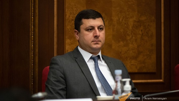 Զուգահեռ իրականությունում իշխանությունը գեներալական պագոններ, աստղեր, պաշտոններ է բաժանում․ Տիգրան Աբրահամյան