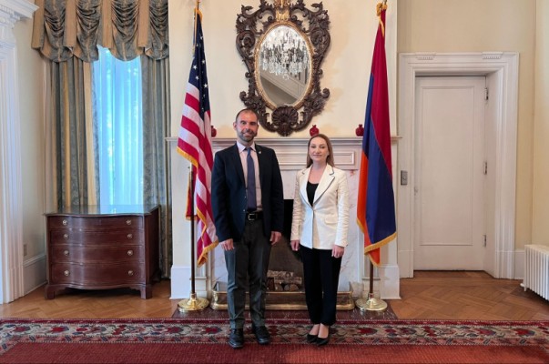 Մակունցն ընդունել է ԱՄՆ Կոնգրեսի ընտրություններում հայազգի թեկնածուին