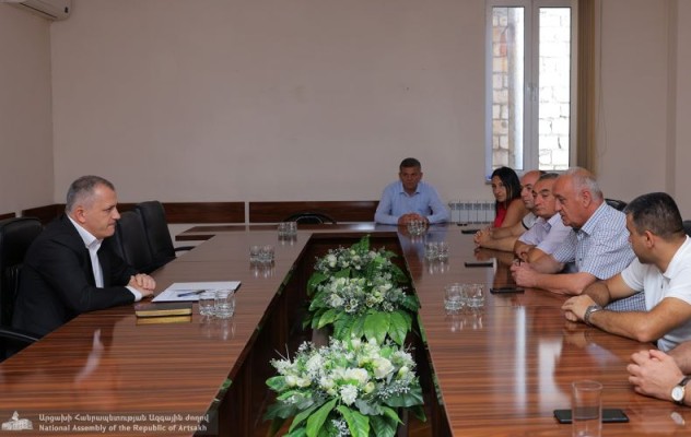 Պետնախարար Սամվել Շահրամանյանը հանդիպել է ԱԺ խմբակցությունների հետ․ քննարկվել է ճգնաժամային իրավիճակը