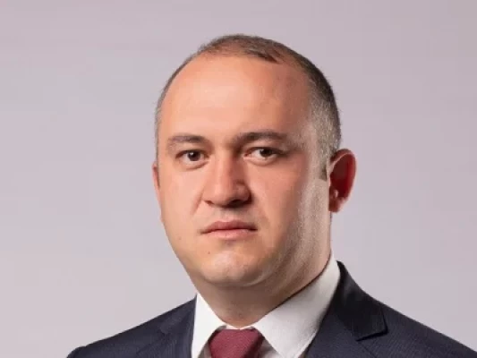 Արարատի մարզպետը մեքենա է գնել ու բնակարան նվեր ստացել. ինչ ունեցվածք ունի նրա ընտանիքը․ Ժողովուրդ