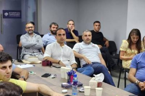Փաշինյանը եւ կինը կեսգիշերին գնացել են ՔՊ շտաբ․ Հրապարակ