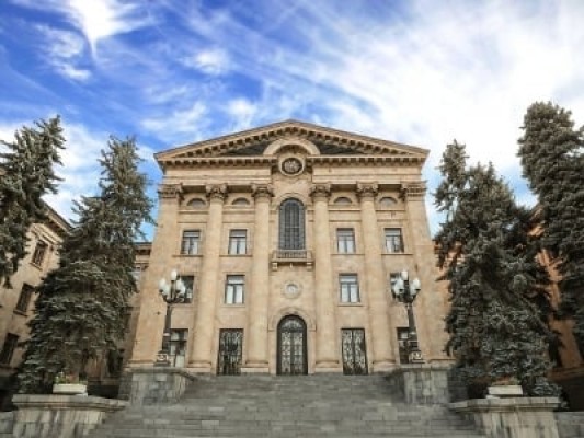 ԱԺ շենքն իրանցիներ են վերանորոգում․ Ժողովուրդ