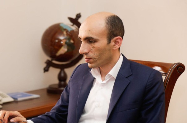 Իշխանությունները պետք է շատ արագ ու համարձակ կերպով որոշումները կայացնեն ու ներկայացնեն ժողովրդին. Բեգլարյան