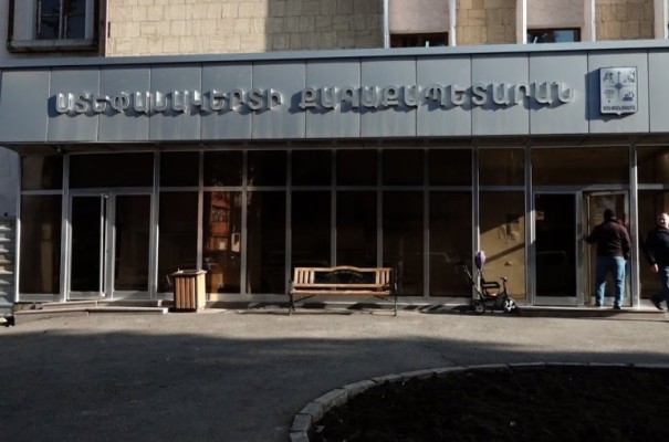 Որոշ ընտանիքներ տարհանվելու նպատակով սեփական նախաձեռնությամբ ճանապարհվել են դեպի օդանավակայան