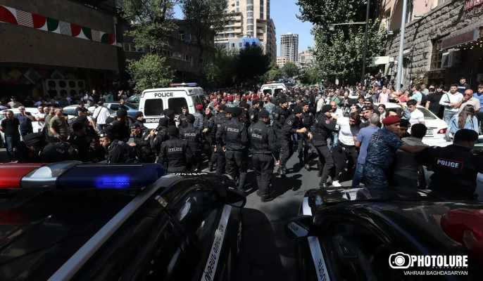 Բոլոր ոստիկանները պարգևավճարներ են ստացել. Ժողովուրդ