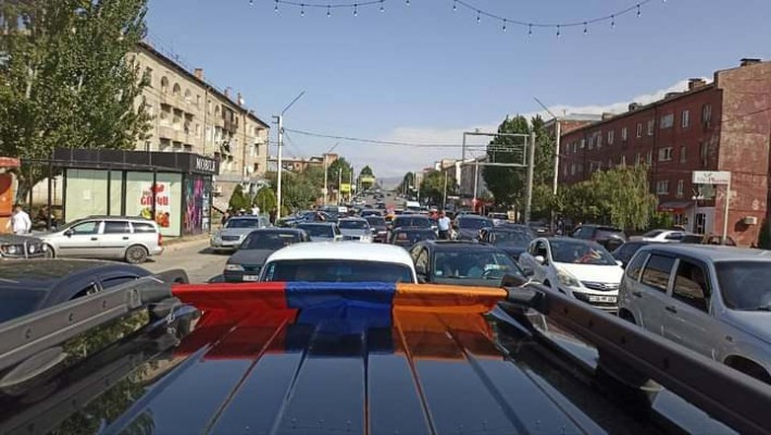 Էլ սպասելու տեղ չկա, էլ զիջելու բան չկա. գյումրեցիները ավտոերթ են իրականացրել
