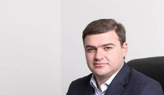 ՊԵԿ պաշտոնյայի ու թաղապետի գործերը լավացել են. Ժողովուրդ