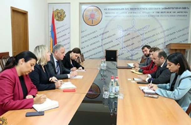 Նարեկ Մկրտչյանը և Վասիլիս Մարագոսը քննարկել են ԼՂ-ից բռնի տեղահանվածների աջակցության ուղղությամբ անելիքները