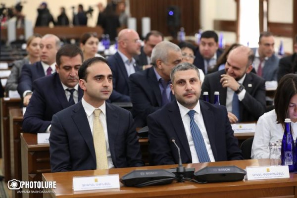 Կադրային «ռակիրովկաներ»՝ քաղաքապետարանում․ Հրապարակ