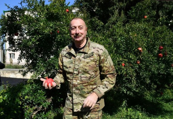 Ո՞ւմ հայրենիքն էր Աղդամը․ Ալիևը լուսանկարվել է Ալեն Սիմոնյանի և Սուրեն Պապիկյանի ոճով