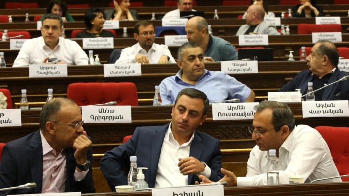 Ընդդիմադիրները որոշել են «բլիժնի բոյ» մտնել ՔՊ-ականների հետ․ Հրապարակ
