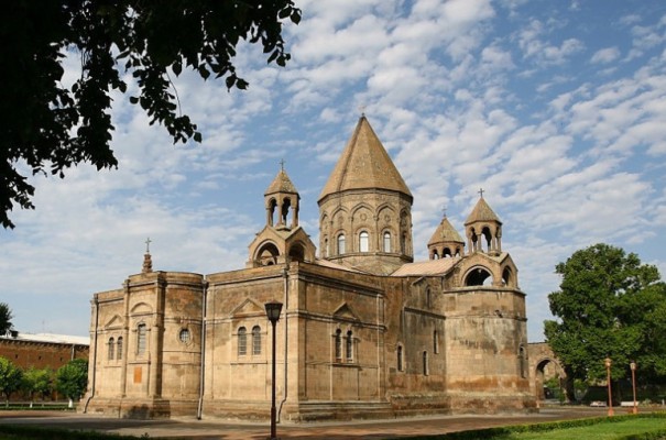 Տ. Մեսրոպ քահանա Հունանյանը և Տ. Հովհան քահանա Հովհաննիսյանը կարգալույծ են հռչակվել