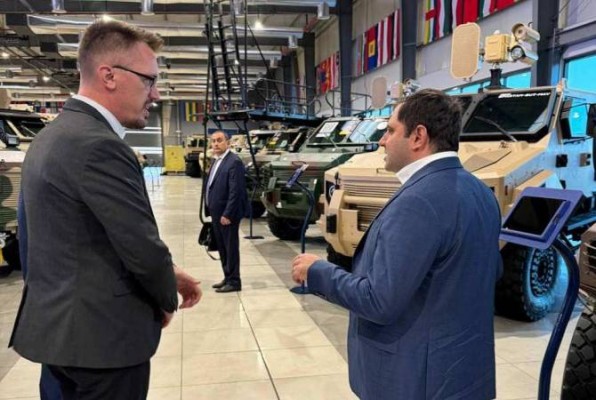 Հայաստանի պաշտպանության նախարարը մասնակցել է Դուբայի ավիացիոն ցուցահանդեսի բացմանը