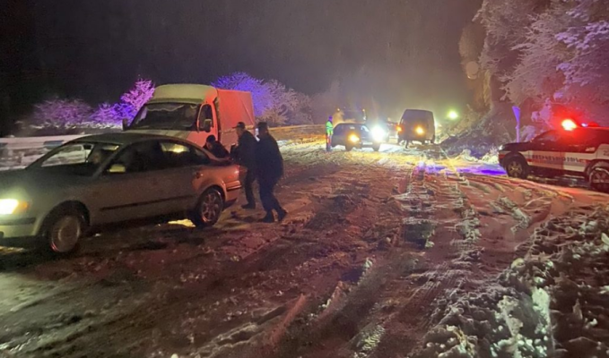 Փրկարարներն արգելափակումից դուրս են բերել ավտոմեքենաները