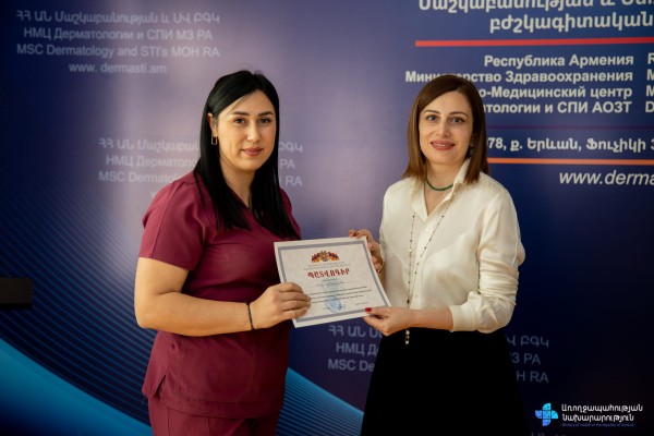 Անահիտ Ավանեսյանը պատվոգրեր է հանձնել ՀՀ ԱՆ «Այրվածքաբանության և մաշկաբանության ազգային կենտրոնի» աշխատակիցներին