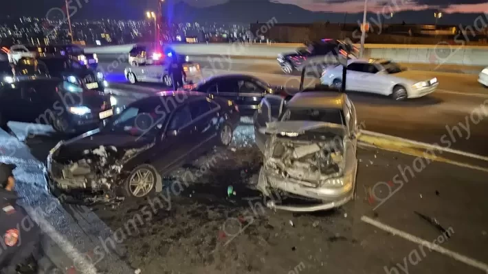 Երևանում բախվել են Mercedes-ն ու Opel-ը. վիրավոր անչափահաս տղան տեղափոխվել է հիվանդանոց. shamshyan.com