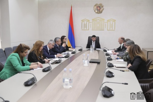Դավիթ Առաքելյանը հանդիպել է Ֆրանսիայի Ազգային ժողովի աշխատակազմի ներկայացուցիչների հետ