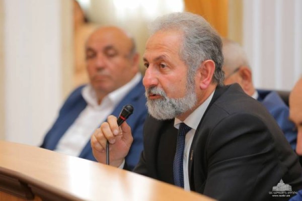 Արցախի ԱԺ-ն Երևանում նիստ է գումարել․ Հրապարակ