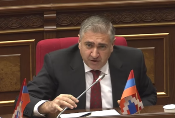 Ձեր կուսակիցների պահվածքը հայկական պառլամենտարիզմը ոչնչացնելուն միտված քայլ է. Խաչատրյանը՝ Սիմոնյանին