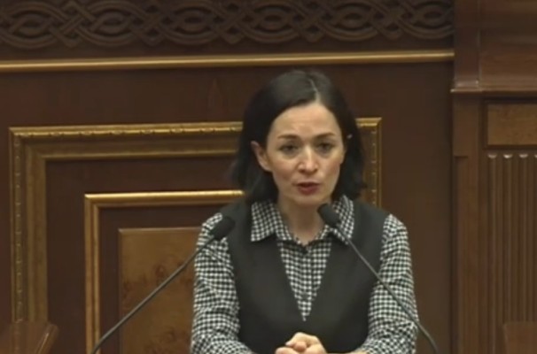 Ի՞նչ փուլում է ռեկտորի կողմից գողության գործը․ ՔՊ-ական պատգամավորը՝ նախարարին