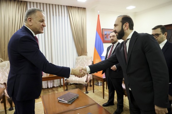 Արարատ Միրզոյանը հանդիպել է Հայաստանում ԵՄ դեսպանի հետ