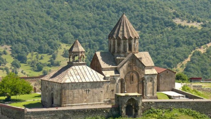 Հայտնի է՝ որտեղ են ծառայելու Արցախի թեմի հոգևոր հայրերը