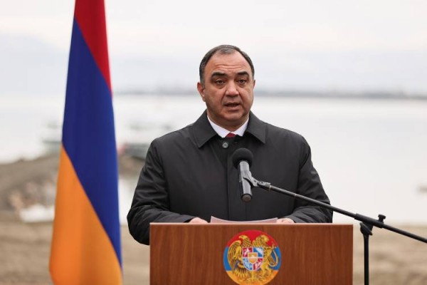 Վահե Ղազարյանը՝ Ձմեռ պապիկի դերում․ Հրապարակ