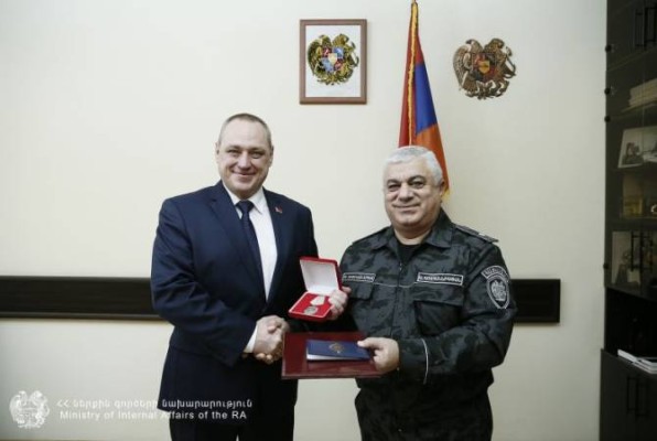ՆԳՆ փոխնախարարը շնորհակալություն է հայտնել Բելառուսի ՆԳ նախարարությանը՝ ծառայողական շներ տրամադրելու համար
