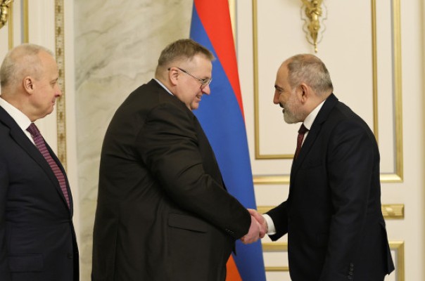 Նիկոլ Փաշինյանը ՌԴ փոխվարչապետի հետ քննարկել է ապաշրջափակմանն առնչվող հարցեր