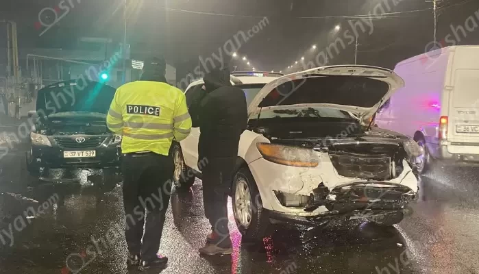 Երևանում բախվել են Hyundai և Toyota մակնիշի ավտոմեքենաները․ 4 վիրավորներից 2-ը երեխաներ են․ shamshyan.com