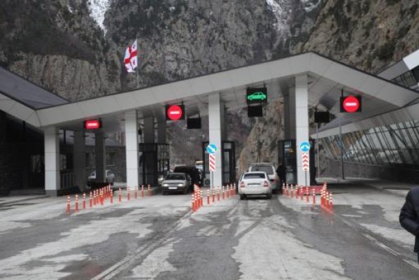 Լարսը բաց է բոլոր տեսակի տրանսպորտային միջոցների համար