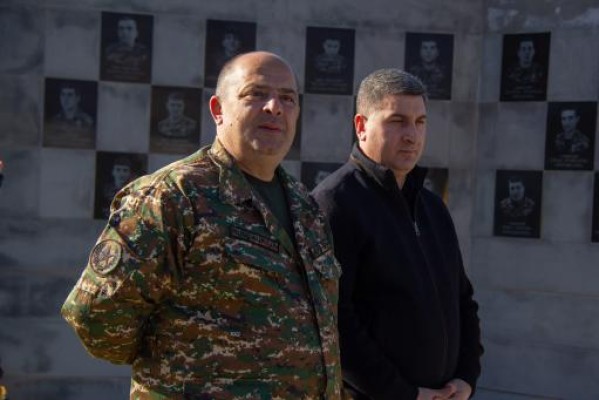 Սանոսյանն ու Տավուշի մարզպետը հյուսիսարեւելյան սահմանագոտու հենակետեր են այցելել