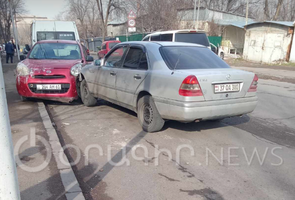 Երևանում բախվել են Nissan-ն ու Mercedes-ը